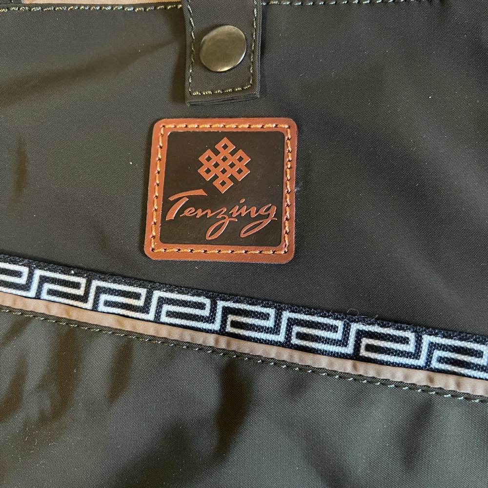 Tenzing Beown Tote Bag with Patterned Detail and Snap Closure NWOT - Picture 2 of 8